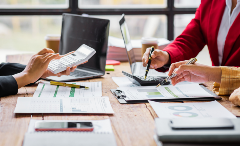 Contabilidad online: licenciaturas acreditadas, duración y salida laboral